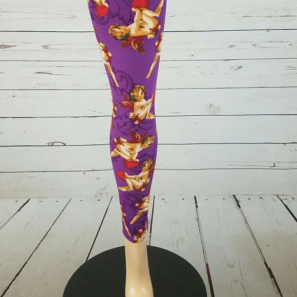 Lularoe Cupid Hearts Leggings Tall & Curvy - Picture 4 of 4